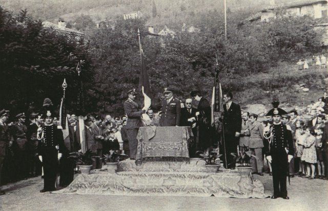 1949-cerimonia-sul-sagrato-di-san-pietro-montecchio-maggiore