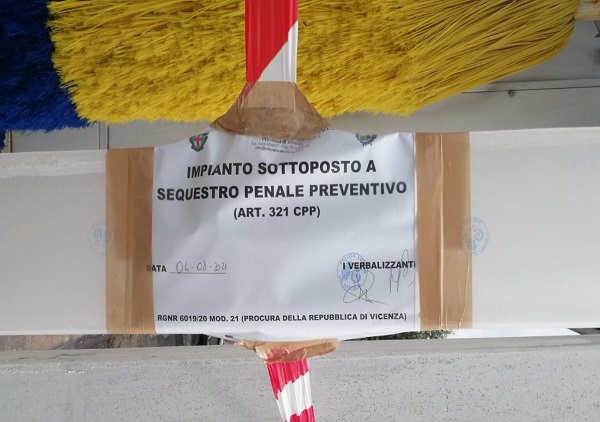 Autolavaggio sotto sequestro, non aveva l'autorizzazione per scaricare i reflui